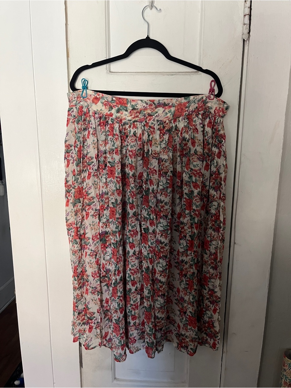 Old Navy Floral Pleated Midi Skirt in Coral & Cream